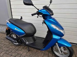 Peugeot Kisbee 4T Celest Blue gebruikte bromscooter