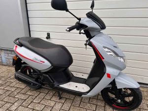 Peugeot Kisbee Euro4 Iced Grey gebruikte bromscooter