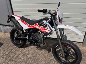 Rieju MRT 50 SM Wit met Rood