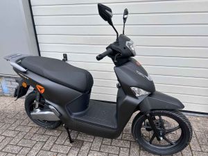 Yadea Voltguard Zwart Elektrisch
